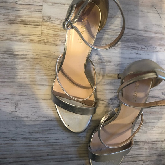 Nine West silver heels worn once - Picture 5 of 8